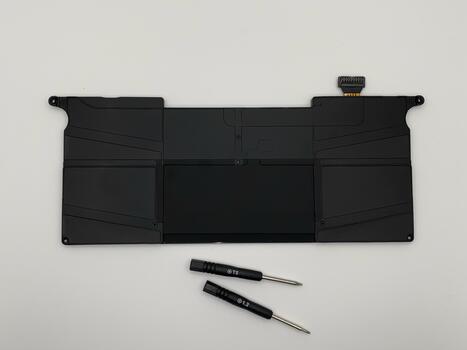 Аккумуляторная батарея для ноутбука Apple A1375 MacBook Air 11-Inch 7.3V Black 4680mAh - фото 2