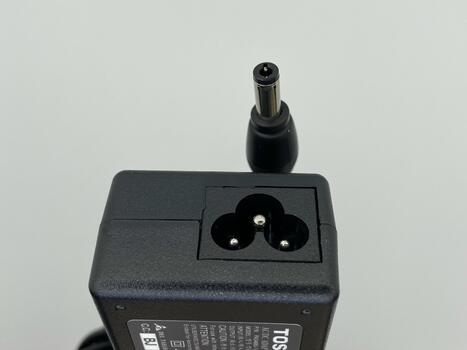 Блок питания для ноутбука Toshiba 45W 19V 2.37A 5.5x2.5mm TA451905525 OEM - фото 4